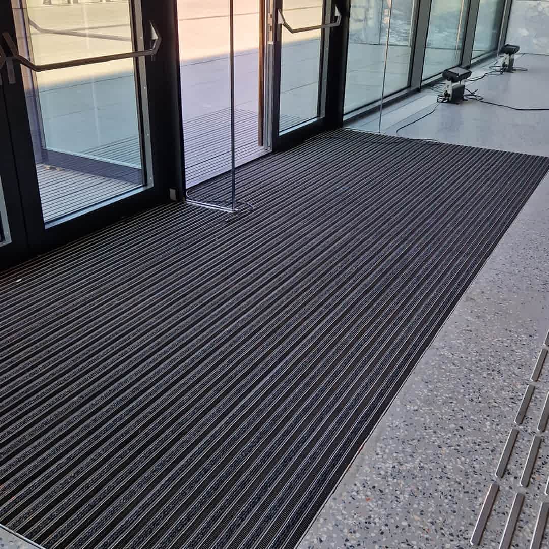 wycieraczka aluminiowa z wkladem ryps guma rama